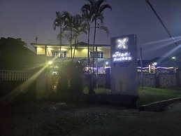 Flora Suites
