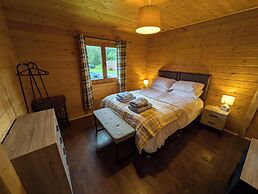 Rustic Lodge Retreat at Riverview Holiday Park