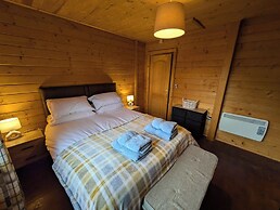 Rustic Lodge Retreat at Riverview Holiday Park