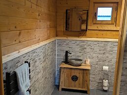 Rustic Lodge Retreat at Riverview Holiday Park