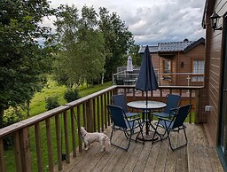 Rustic Lodge Retreat at Riverview Holiday Park