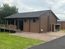 Rustic Lodge Retreat at Riverview Holiday Park