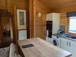 Rustic Lodge Retreat at Riverview Holiday Park