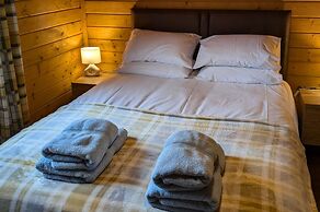 Rustic Lodge Retreat at Riverview Holiday Park