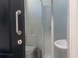 Phaedrus Living: Hoopoe Residencies 102