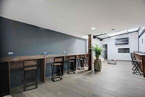 XLiving Host & Rooms