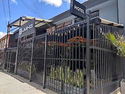 XLiving Host & Rooms