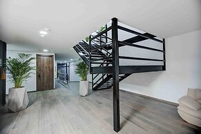 XLiving Host & Rooms