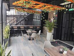 XLiving Host & Rooms