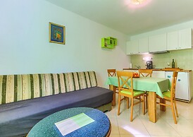 Apartments Filipovic with garden