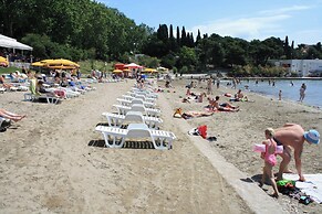 Apartments Filipovic with garden