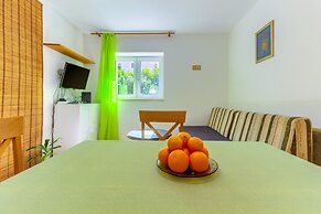 Apartments Filipovic with garden