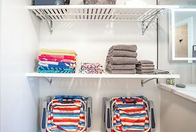 Hip Hawaiian Oceanfront Vistas