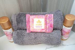 Hip Hawaiian Oceanfront Vistas