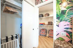 Hip Hawaiian Oceanfront Vistas