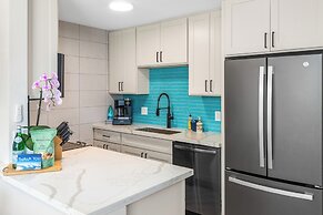 Hip Hawaiian Oceanfront Vistas