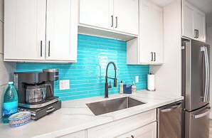 Hip Hawaiian Oceanfront Vistas