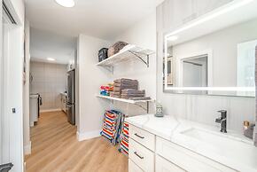 Hip Hawaiian Oceanfront Vistas