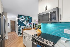 Hip Hawaiian Oceanfront Vistas