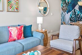 Hip Hawaiian Oceanfront Vistas