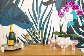 Hip Hawaiian Oceanfront Vistas