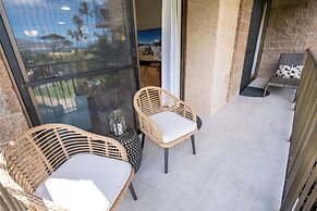 Hip Hawaiian Oceanfront Vistas