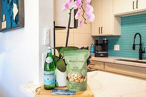 Hip Hawaiian Oceanfront Vistas