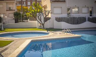 R141 - C6 Manila Resort Patio