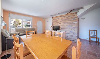 R141 - C6 Manila Resort Patio