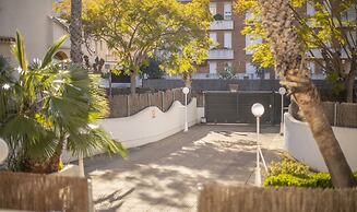 R141 - C6 Manila Resort Patio