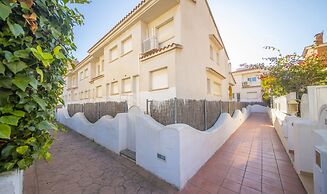 R141 - C6 Manila Resort Patio