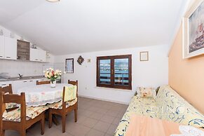 Apartments Lela next to the beach