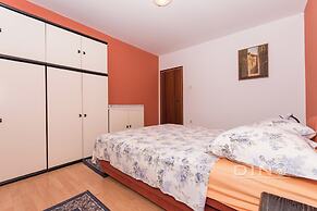 Apartments Lela next to the beach