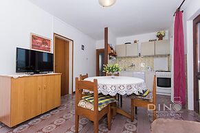 Apartments Lela next to the beach