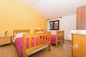 Apartments Lela next to the beach