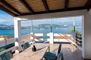 Apartments Lela next to the beach