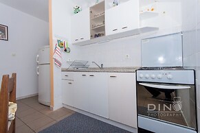 Apartments Lela next to the beach