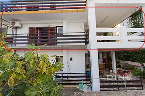 Apartments Lela next to the beach