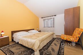 Apartments Lela next to the beach