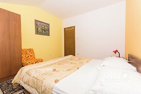 Apartments Lela next to the beach