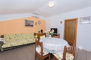 Apartments Lela next to the beach