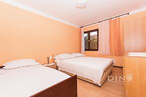 Apartments Lela next to the beach