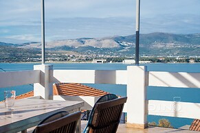 Apartments Lela next to the beach