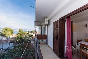 Apartments Lela next to the beach