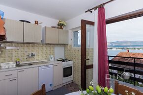 Apartments Lela next to the beach