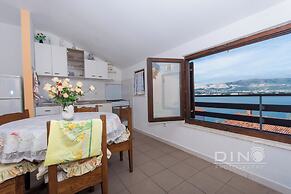 Apartments Lela next to the beach