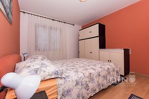 Apartments Lela next to the beach