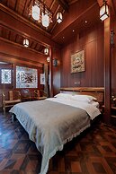 Spirited Silky Inn