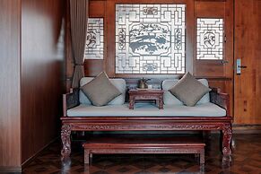 Spirited Silky Inn