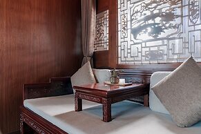 Spirited Silky Inn
